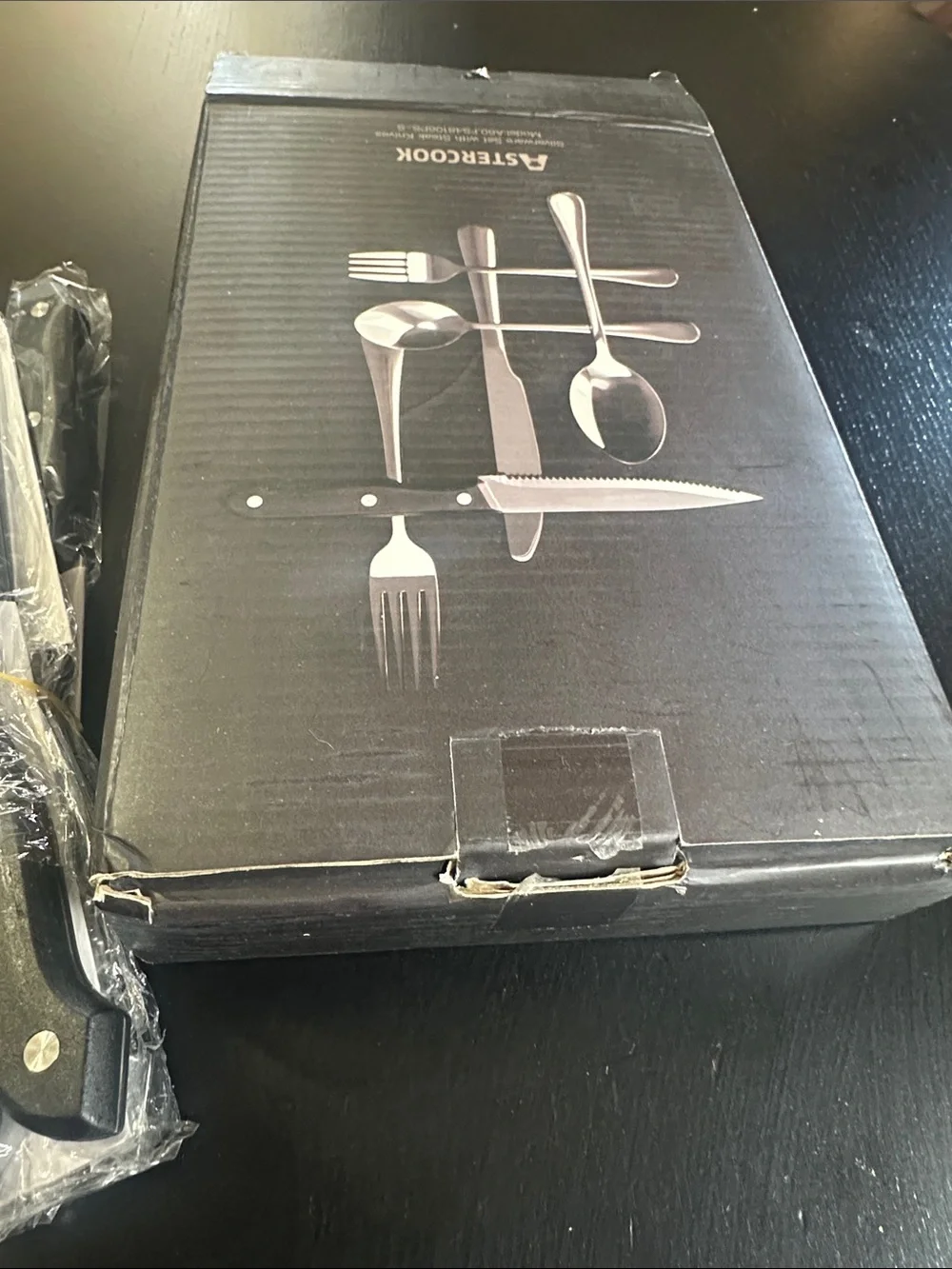 Stainless Flatware Set in Silver with Steak Knives